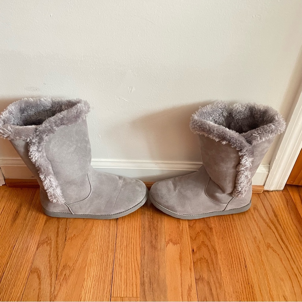 kids size 6 g soft faux fur boots - worn once - Cat & Jack